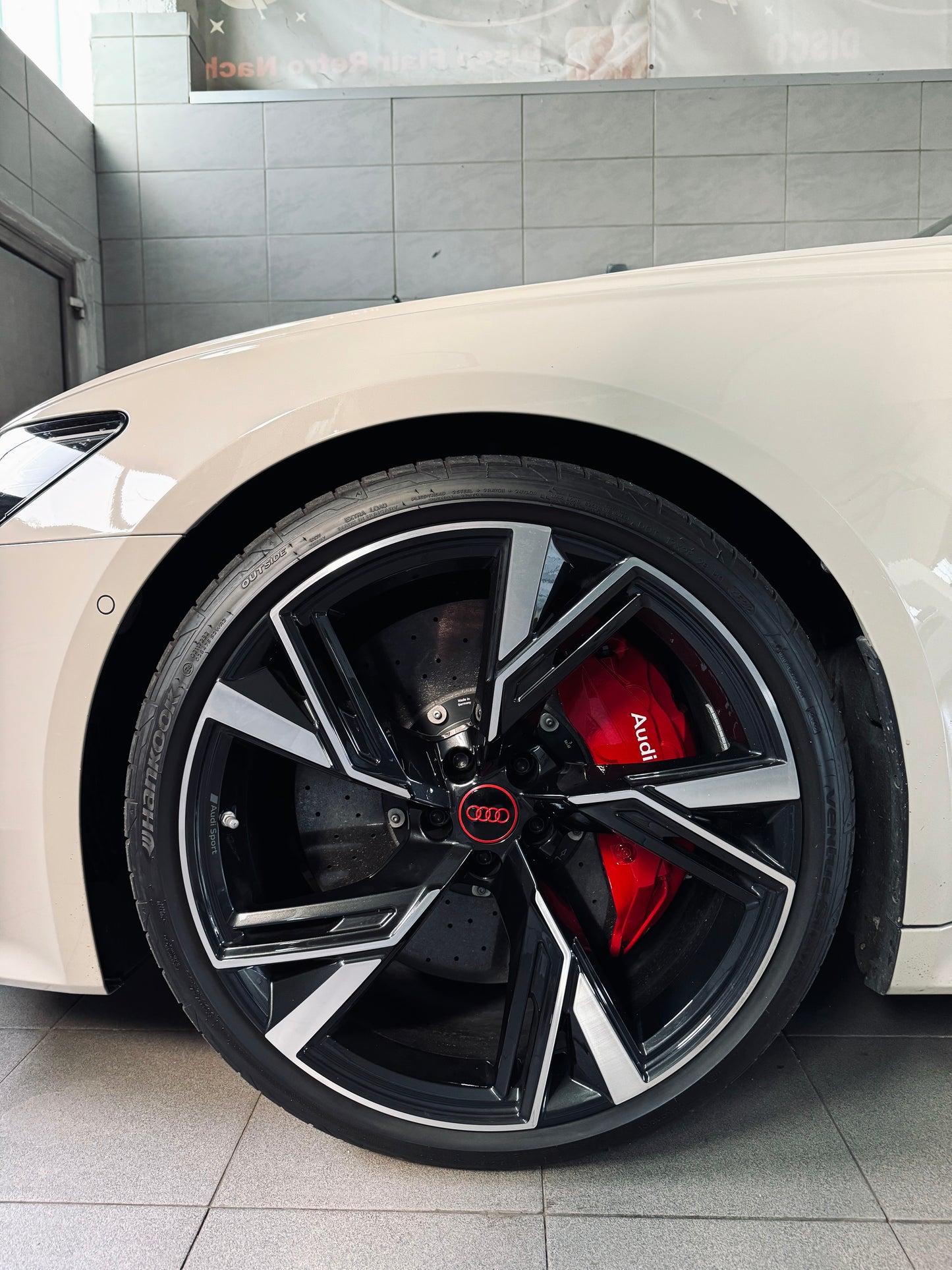 Audi RS6 Radkappennaben Racing Red